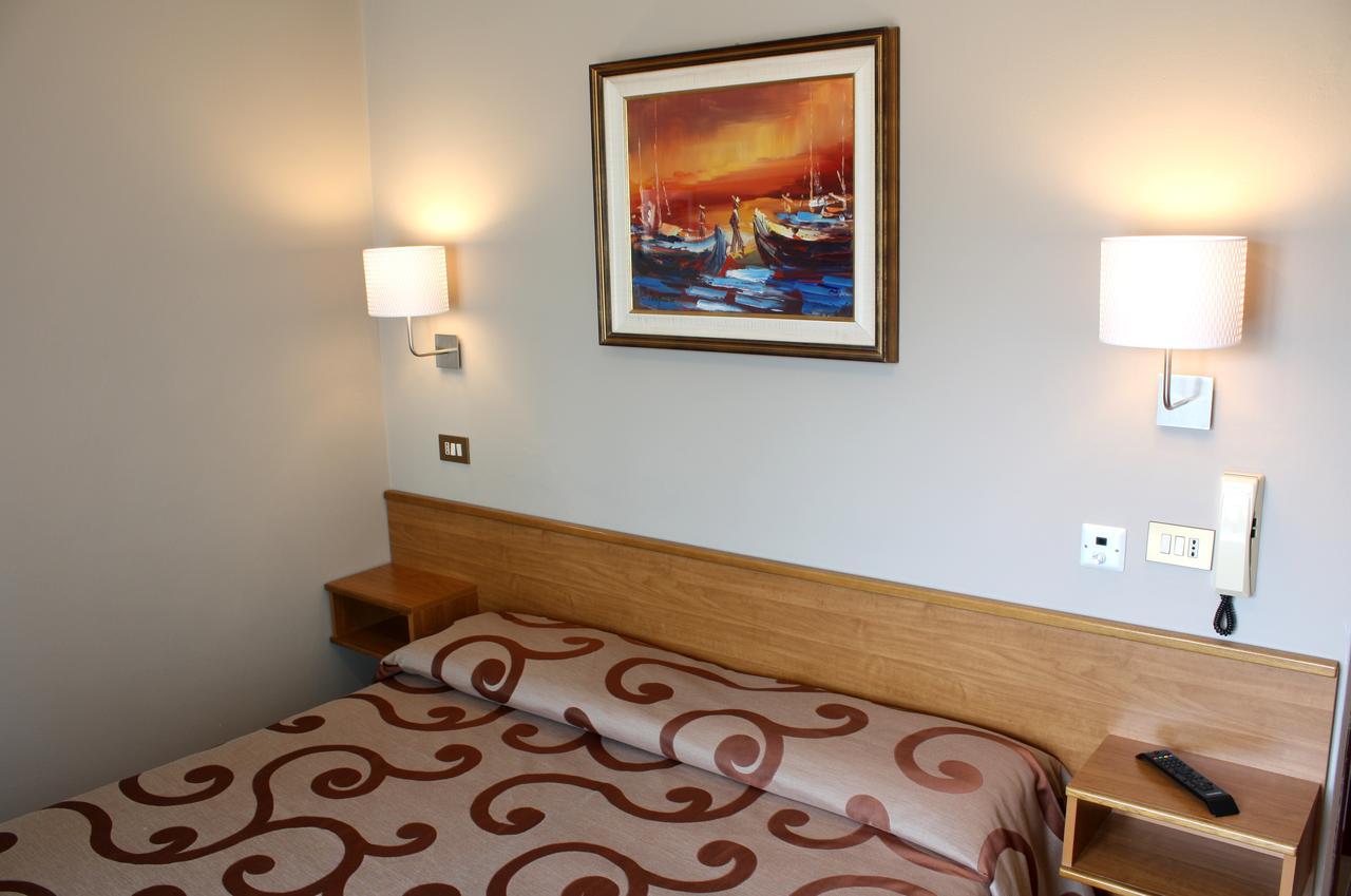 Hotel Helga กาออร์เล ภายนอก รูปภาพ