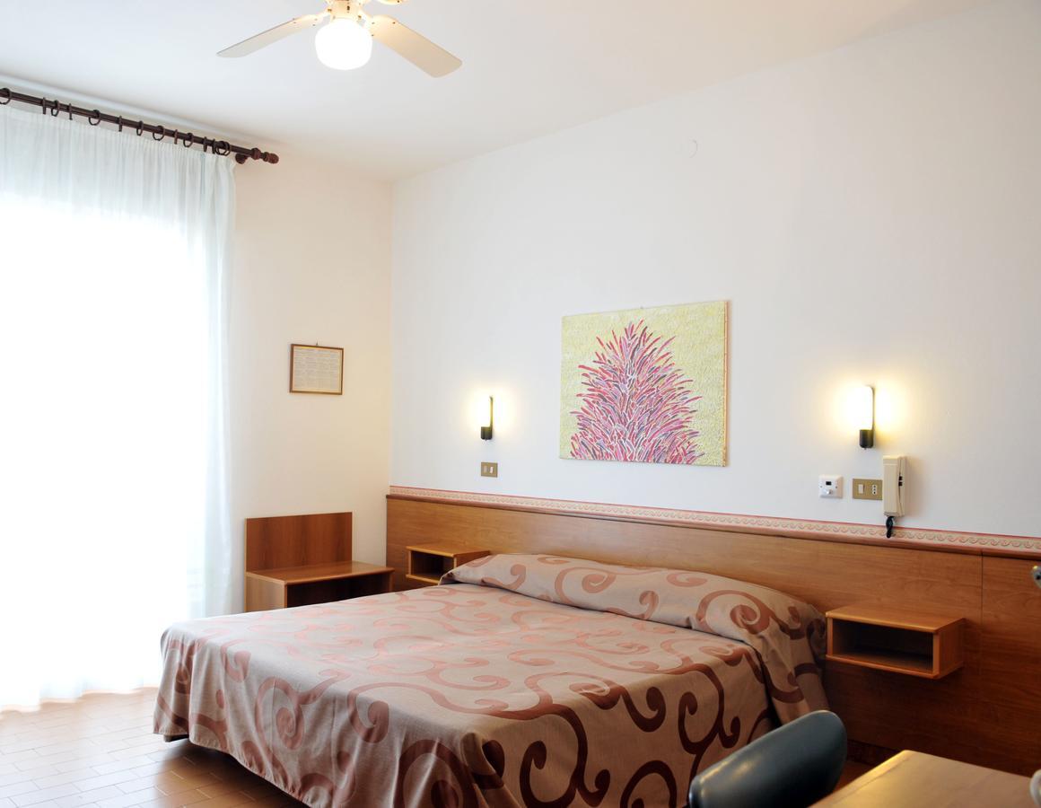 Hotel Helga กาออร์เล ภายนอก รูปภาพ