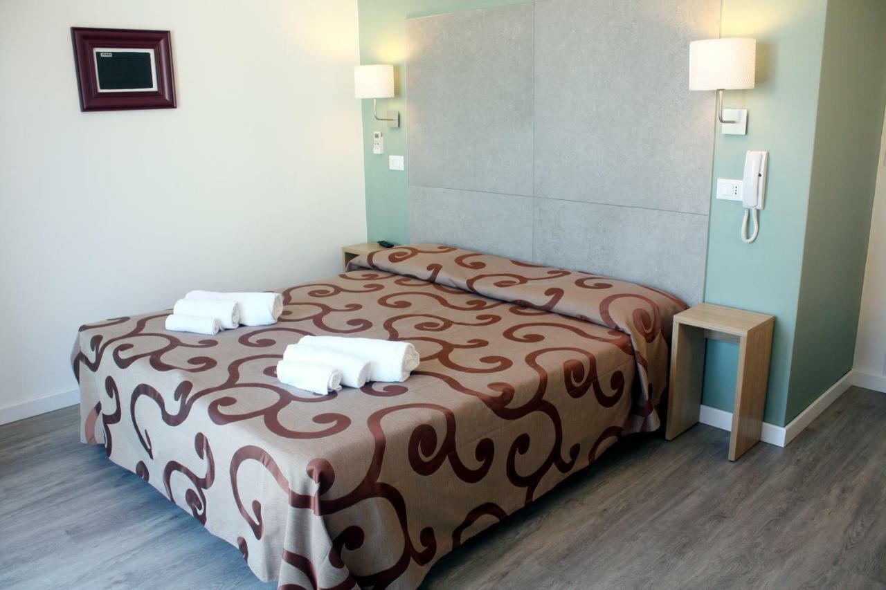 Hotel Helga กาออร์เล ภายนอก รูปภาพ
